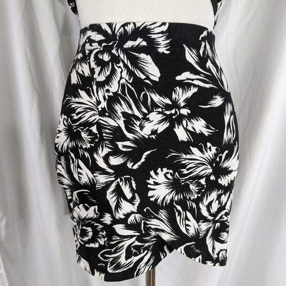Dingolay EUC floral 2 Piece skirt set crop tie top small Barbados black white - Picture 3 of 16